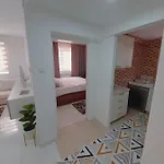 Natural And 2 Apartman *