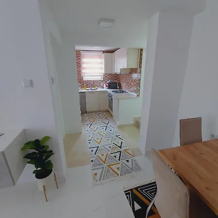 Natural And 2 شقة