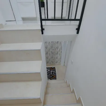 Natural And 2 شقة