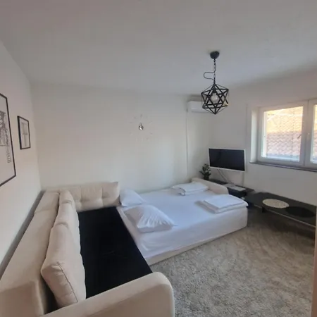 Natural And 2 Apartment