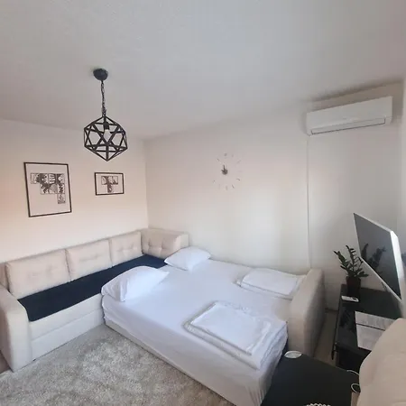 Natural And 2 Apartment