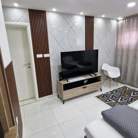 Natural And 2 Apartamento Sarajevo