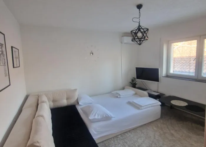 Natural And 2 شقة