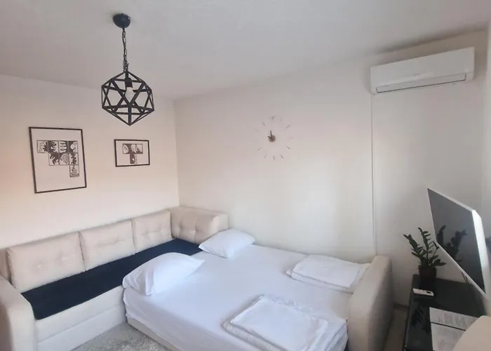 Natural And 2 شقة